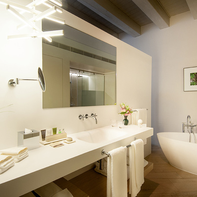 Bathroom of the Deluxe Room at the Mercer Hotel Barcelona