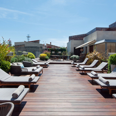 Solarium sur la terrasse du Mercer Hotel Barcelona