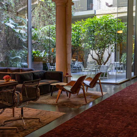 Hall y patio del Mercer Hotel Barcelona