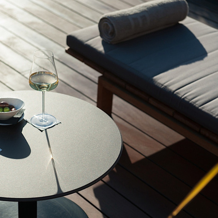 Verre de vin sur la terrasse du Mercer Hotel Barcelona