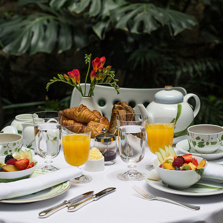 Petit-déjeuner dans la cour des Orangers du Mercer Hotel Barcelona